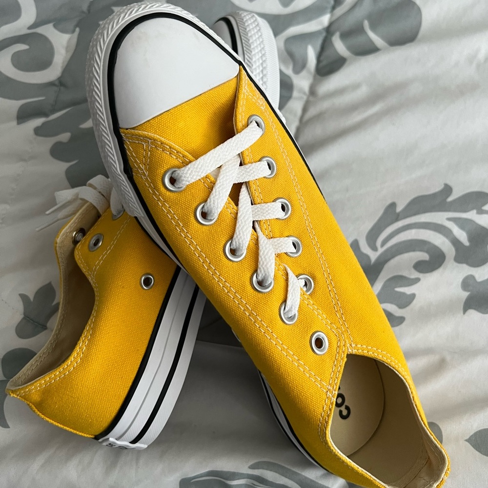 Yellow womens converse BRAND NEW